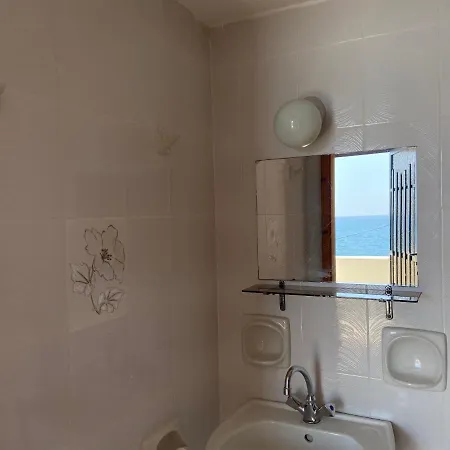 Coastal Charm - Sea View